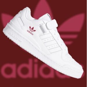 Adidas Originals Forum Low Sneakers in white and purple trefoil Size :8W
